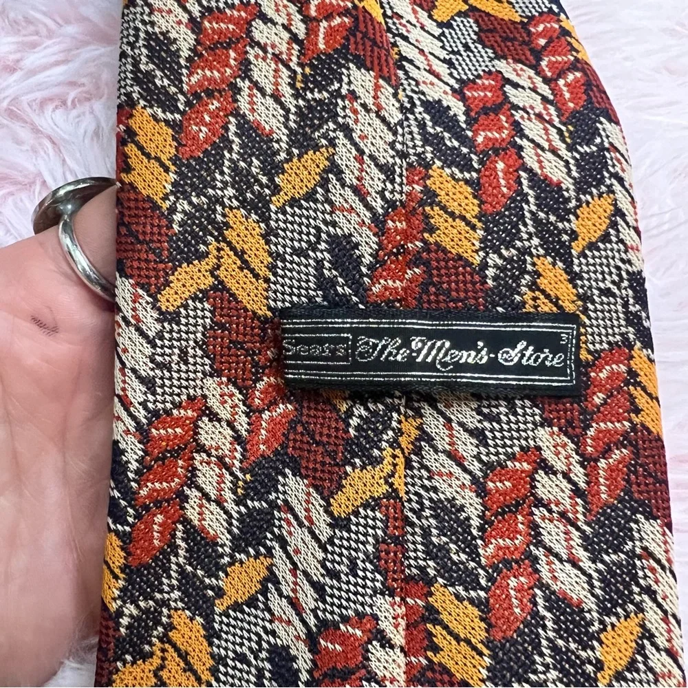 Sears The Men’s Store Vintage 70s Red Yellow Polyester‎ Double Knit Colorful Tie
